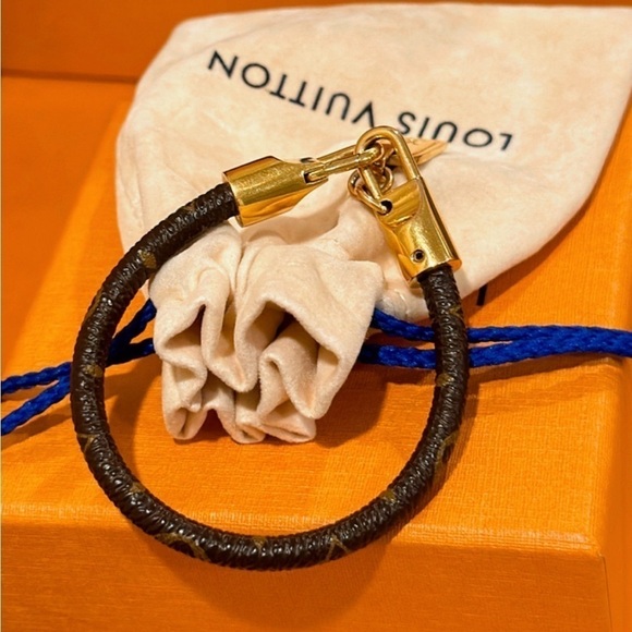 Authentic Louis Vuitton Brown Monogram Luck It Bracelet✨ - Picture 2 of 10